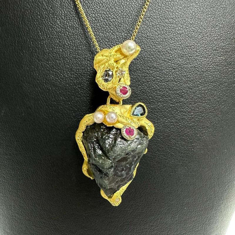 サファイア(原石) 29.4ct ガーネット 計0.41ct ルビー 計0.12ct ペンダントトップ K18ゴールド 18金/K18WGホワイトゴールド 18金 18.1g レディース
【中古】【真子質店】【NN】




【TMaIx】