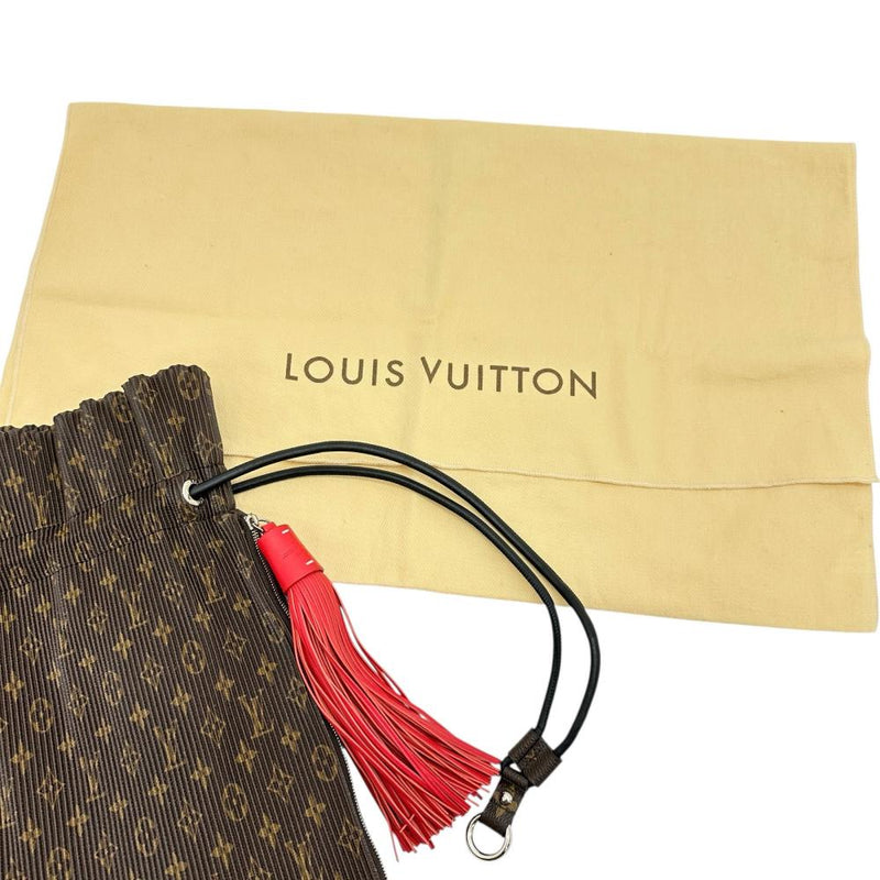 【LOUIS VUITTON/ルイ・ヴィトン】 エクスプローラーMM モノグラム M42545 巾着式 プリーツ ショルダーバッグ PVC ブラウン/シルバー金具 レディース【中古】【真子質店】【BL】




【IKxMo】