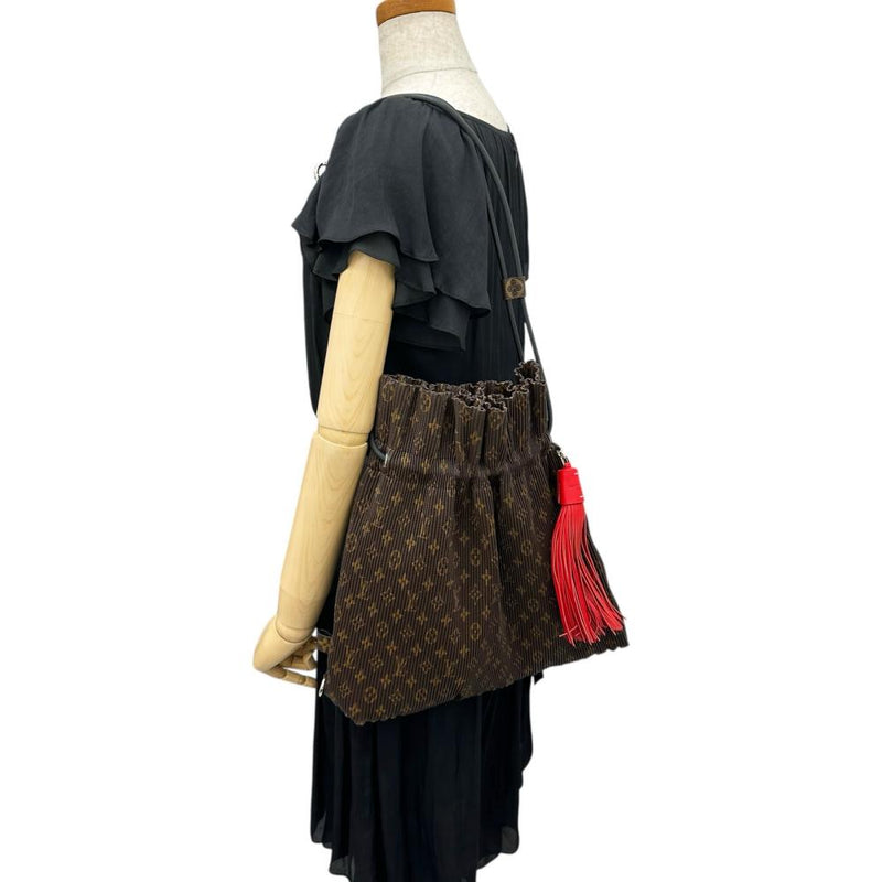 【LOUIS VUITTON/ルイ・ヴィトン】 エクスプローラーMM モノグラム M42545 巾着式 プリーツ ショルダーバッグ PVC ブラウン/シルバー金具 レディース【中古】【真子質店】【BL】




【IKxMo】