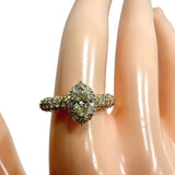 8.5号 中央ダイヤモンド(推定VLY-SIクラス) 0.30ct 脇石ダイヤモンド 計0.59ct リング・指輪 K18ゴールド 18金 3.6g レディース
【中古】【真子質店】【NN】




【KKx】