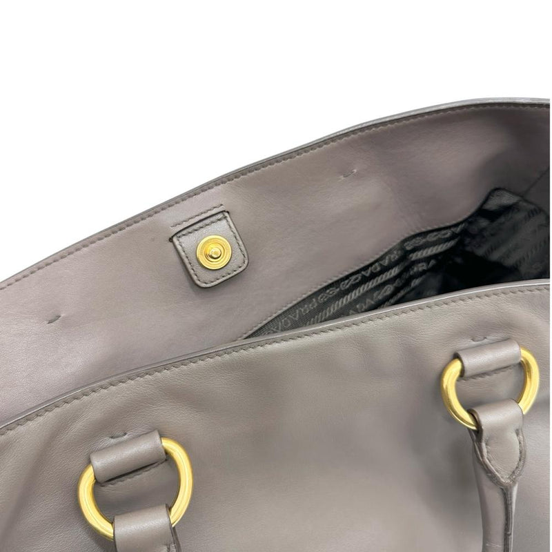 【PRADA/プラダ】 BN2103 ソフトカーフ 2WAYショルダーバッグ トートバッグ レザー グレーブラウンレザー/ゴールド金具 レディース【中古】【真子質店】【BL】




【Moxx】