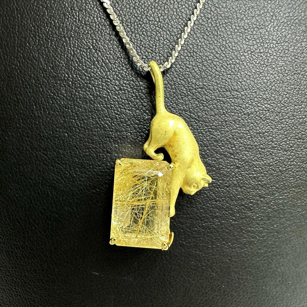 キャットモチーフ ルチルクォーツ 7.00ct ペンダントトップ K18