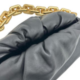 【BOTTEGAVENETA/ボッテガヴェネタ】 ザ・チェーン ポーチ 620230 ショルダーバッグ レザー ブラックレザー/ゴールド金具 レディース【中古】【真子質店】【BL】




【IxxY】