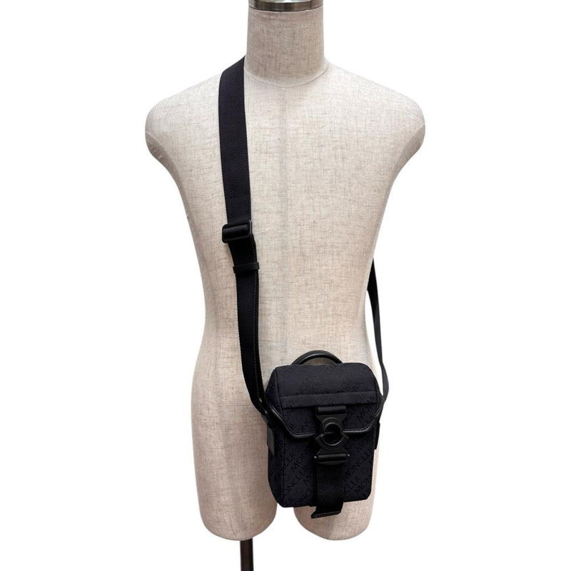 MONCLER/モンクレール】 H209A6B00002 M2424 スプレッド クロスボディ