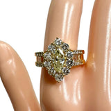 Ring, size 12, with a 0.541ct central diamond (estimated LY-SI1) and 1.21ct total surrounding diamonds, in K18 yellow gold (18K), 7.6g. For women.
【Used】【Makoto Shichiten】【NN】

【TDDT】