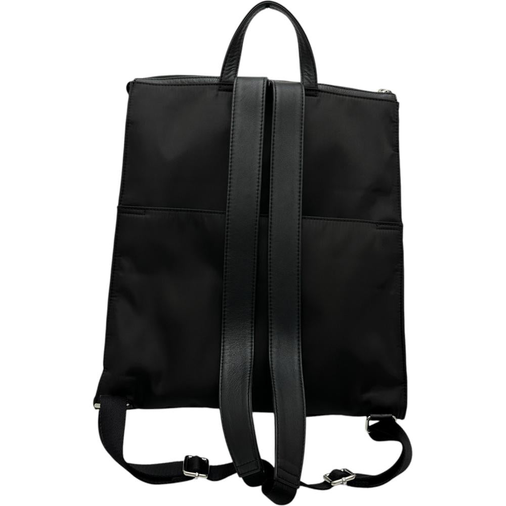 極美品　イアパピヨネ　ぺったんリュック　レザー　黒　2way 極美品】イアパピヨネ ぺったんリュック 2way レザー ブラック