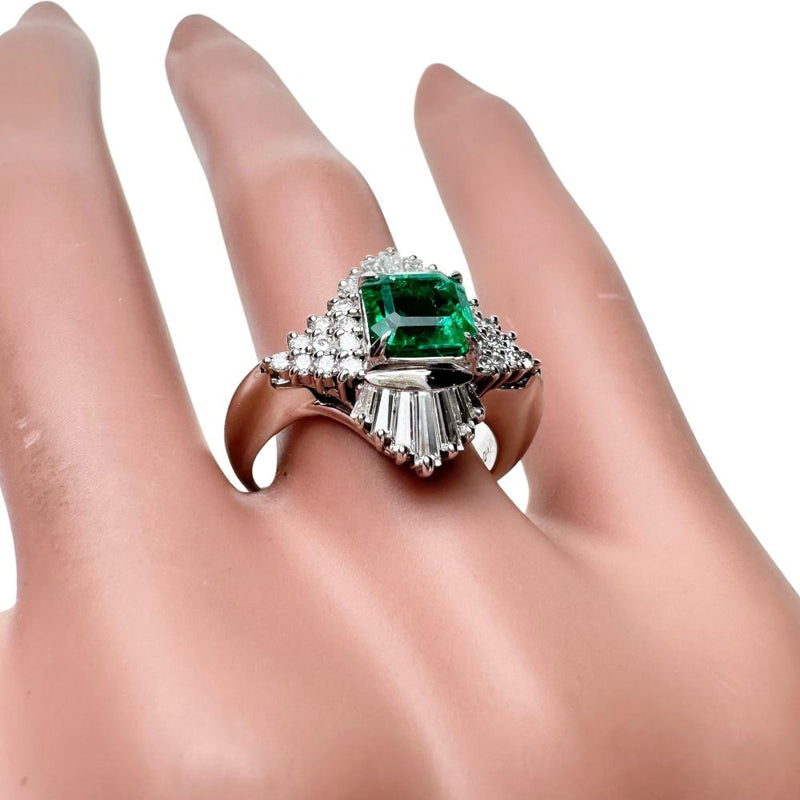 12号 エメラルド 1.26ct ダイヤモンド 計0.76ct リング・指輪 Pt900プラチナ 10.2g レディース
【中古】【真子質店】【NN】




【IKxx】