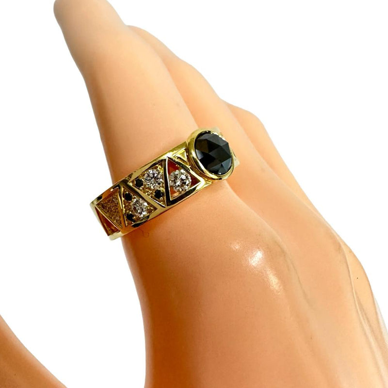 17号【DESIGNER JEWELRY/作家ジュエリー】 吉田綾子 ブラックダイヤモンド 1.00/計0.05ct ダイヤモンド 計0.55ct リング・指輪 K18ゴールド 18金 8.0g レディース
【中古】【真子質店】【NN】




【MiMoMi】