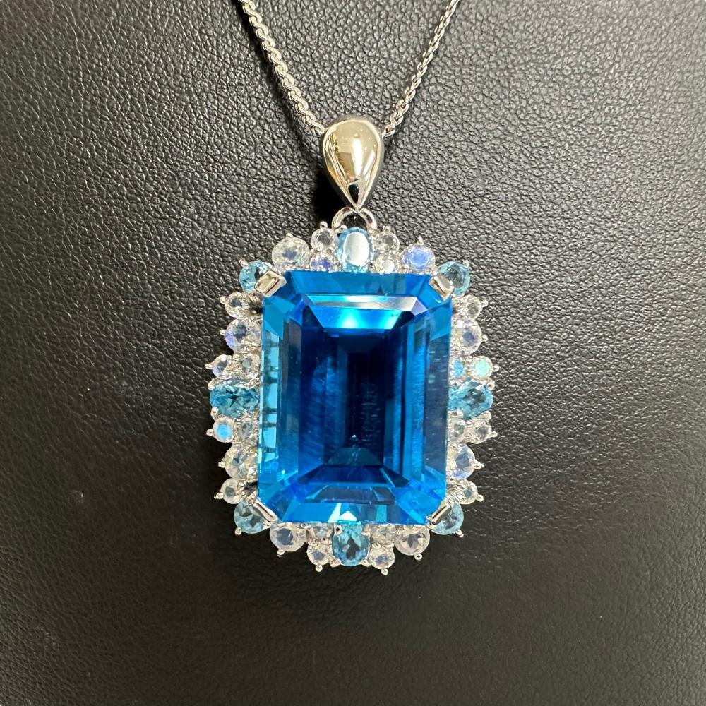 K18WG ブルーストーン ネックレス 美品 ブルートパーズ 24.60ct ムーンストーン ペンダントトップ K18WG