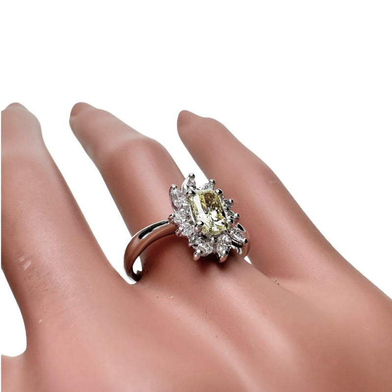 11号 中央ダイヤモンド (LY-VS2) 0.809ct ダイヤモンド 計0.39ct リング・指輪 Pt900プラチナ 6.1g レディース
【中古】【真子質店】【NN】




【IIII】