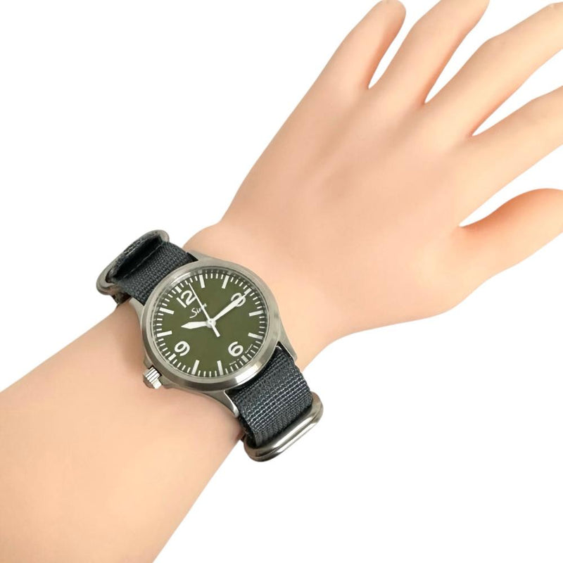 【Sinn/ジン】 556 日本限定150本 レフティ　ミリタリーグリーン 腕時計 ステンレススチール/ナイロン 自動巻き/オートマ 緑文字盤/青ナイロンベルト メンズ
【中古】【真子質店】【GD】




【IYxY】