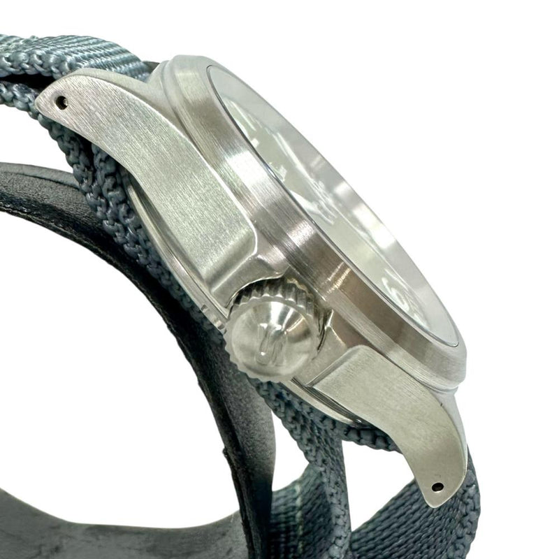 【Sinn/ジン】 556 日本限定150本 レフティ　ミリタリーグリーン 腕時計 ステンレススチール/ナイロン 自動巻き/オートマ 緑文字盤/青ナイロンベルト メンズ
【中古】【真子質店】【GD】




【IYxY】