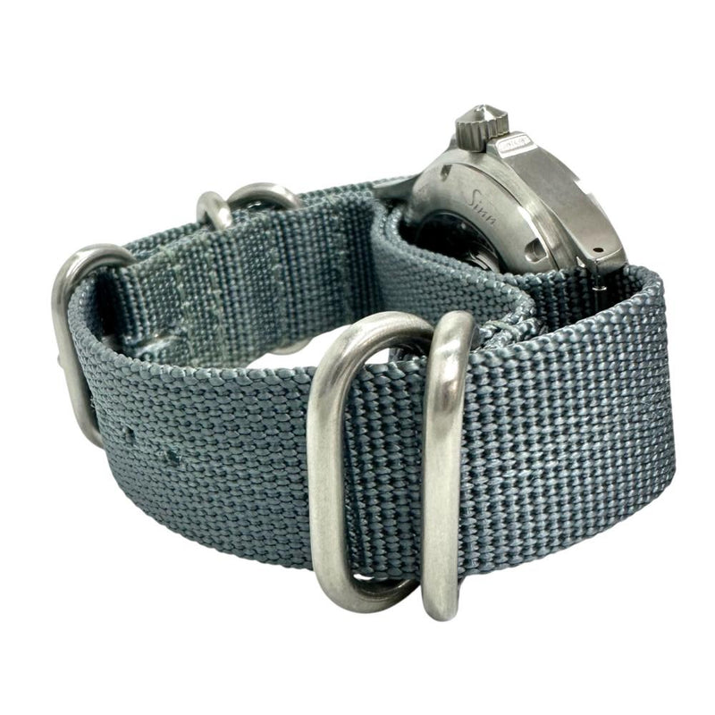 【Sinn/ジン】 556 日本限定150本 レフティ　ミリタリーグリーン 腕時計 ステンレススチール/ナイロン 自動巻き/オートマ 緑文字盤/青ナイロンベルト メンズ
【中古】【真子質店】【GD】




【IYxY】
