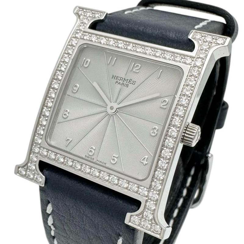 【HERMES/エルメス】 Hウォッチ ダイヤベゼル HH1.530 純正ダイヤ 腕時計 ステンレススチール/レザー クオーツ シルバー文字盤/ネイビー革（社外製）/純正尾錠 メンズ
【中古】【真子質店】【GD】




【ISMix】