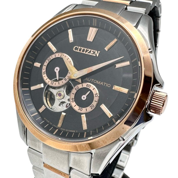 【CITIZEN/シチズン】 コレクション NP1014-51E 未使用訳あり品 箱/保あり 腕時計 ステンレススチール/PGメッキ 自動巻き/オートマ ブラック文字盤/シルバー×PGピンクゴールド メンズ
【中古】【真子質店】【NN】




【TxS】