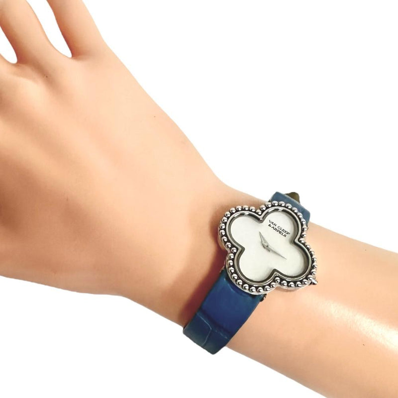 【Van Cleef & Arpels/ヴァンクリーフ＆アーペル】 ヴィンテージ アルハンブラ VCARD21600/HH46460 保証書/ギャラ/箱付 腕時計 K18WGホワイトゴールド/レザー クオーツ シェル文字盤/ブルー革ベルト(社外) レディース
【中古】【真子質店】【BL】




【MoMiMax】