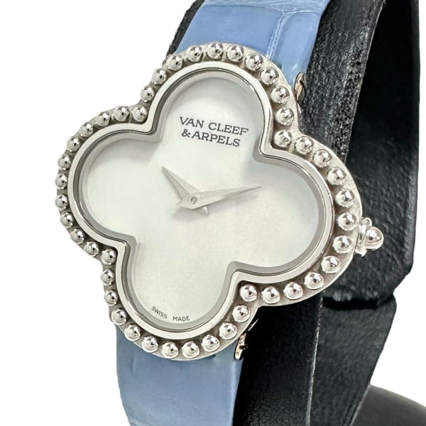 【Van Cleef & Arpels/ヴァンクリーフ＆アーペル】 ヴィンテージ アルハンブラ VCARD21600/HH46460 保証書/ギャラ/箱付 腕時計 K18WGホワイトゴールド/レザー クオーツ シェル文字盤/ブルー革ベルト(社外) レディース
【中古】【真子質店】【BL】




【MoMiMax】