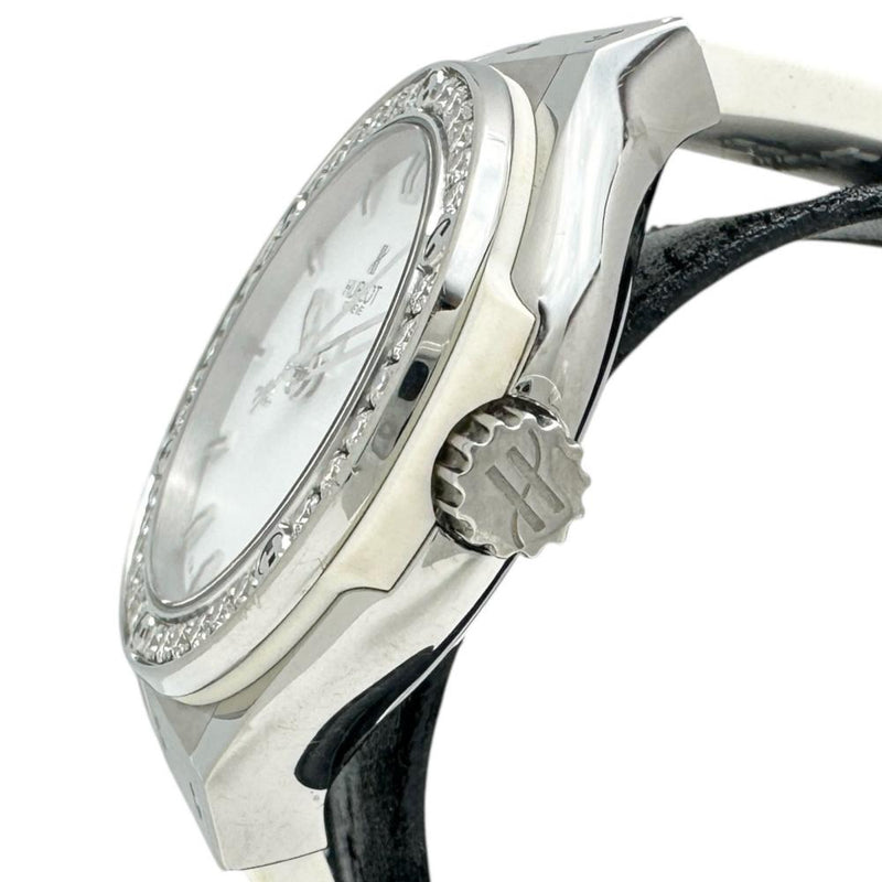 【HUBLOT/ウブロ】 クラシックフュージョン 581.NE.2010RW 保証書/ギャラ/箱付き　純正ダイヤ 腕時計 チタン/ラバー クオーツ ホワイト文字盤/ホワイトラバーベルト レディース
【中古】【真子質店】【BL】




【DMiSMo】