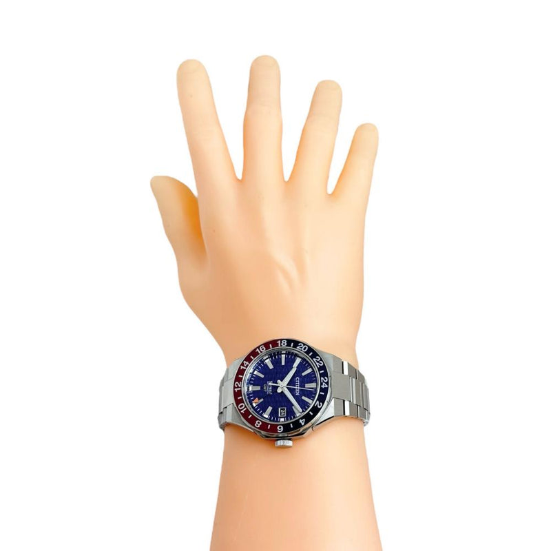 【CITIZEN/シチズン】 シリーズ8 GMT NB6030-59L(9054-0065X02) 箱/保あり 裏スケルトン 腕時計 ステンレススチール 自動巻き/オートマ ネイビー文字盤/ネイビーレッドベゼル/シルバーベルト メンズ
【中古】【真子質店】【GD】




【IxDMo】