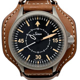 【Sinn/ジン】 ナビゲーシ ョンウォッチ 856.B-UHR 856本限定 腕時計 ステンレススチール/レザー 自動巻き/オートマ ブラック文字盤/ブラウンレザーベルト メンズ
【中古】【真子質店】【BL】




【TMaIx】