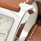 【HERMES/エルメス】 Hウォッチ ドゥブルトゥール HH1.210 ロングブレス　保証書/ギャラ/箱付き 腕時計 ステンレススチール/レザー クオーツ アイボリー文字盤/ブラウンレザーベルト レディース
【中古】【真子質店】【GD】




【IxIT】