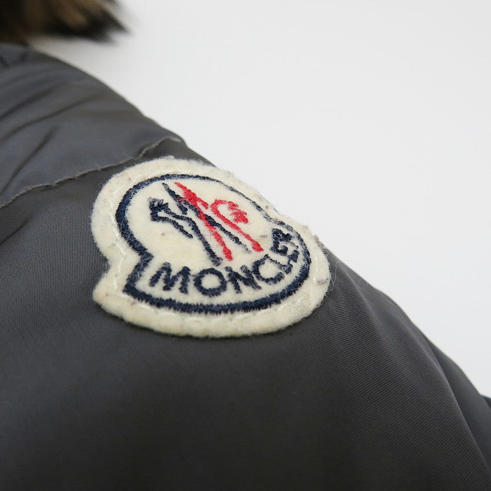 【MONCLER/モンクレール】 MER 020934632296 54155 ダウンジャケット ナイロン/ダウン/フェザー/ウール/アクリル/タヌキ グレー レディース【中古】【真子質店】【GD】




【MaIS】