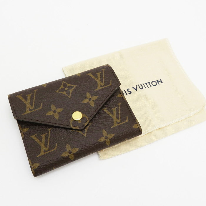 【LOUIS VUITTON/ルイ・ヴィトン】 ポルトフォイユ・ヴィクトリーヌ モノグラム M62472 三つ折り財布 ユニセックス【中古】【真子質店】【BL】




【DSMo】