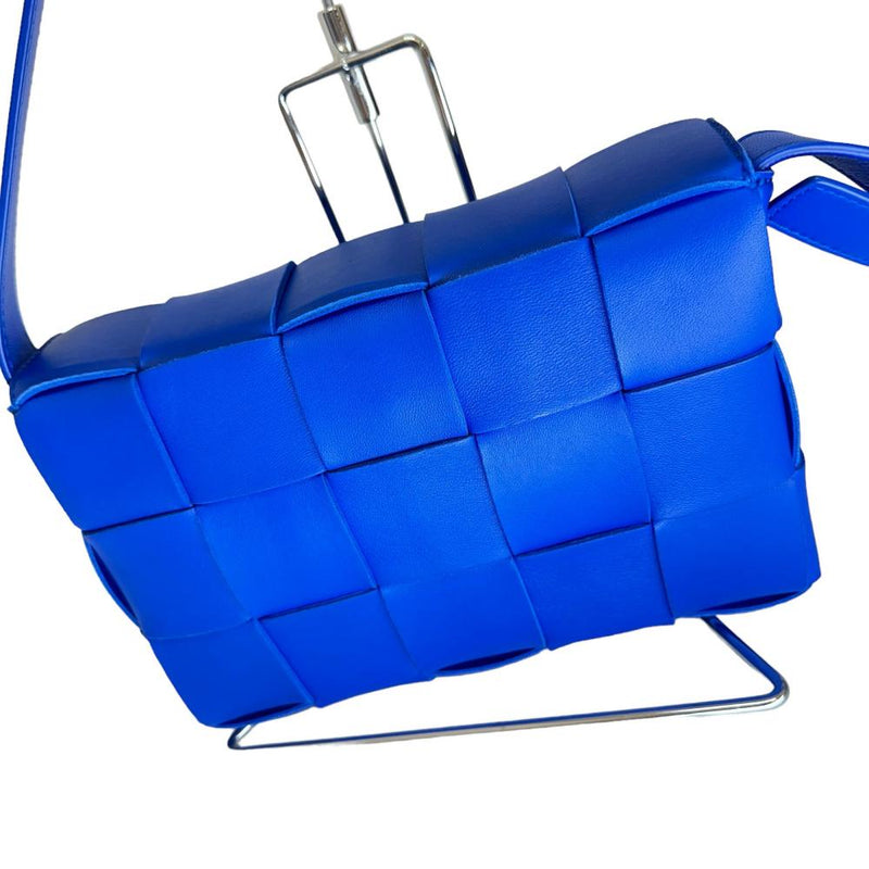 BOTTEGAVENETA/ボッテガヴェネタ】 カセット マキシイントレチャート 668572 ショルダーバッグ レザー ブルー レディー –  真子質店 PawnShopMAKO