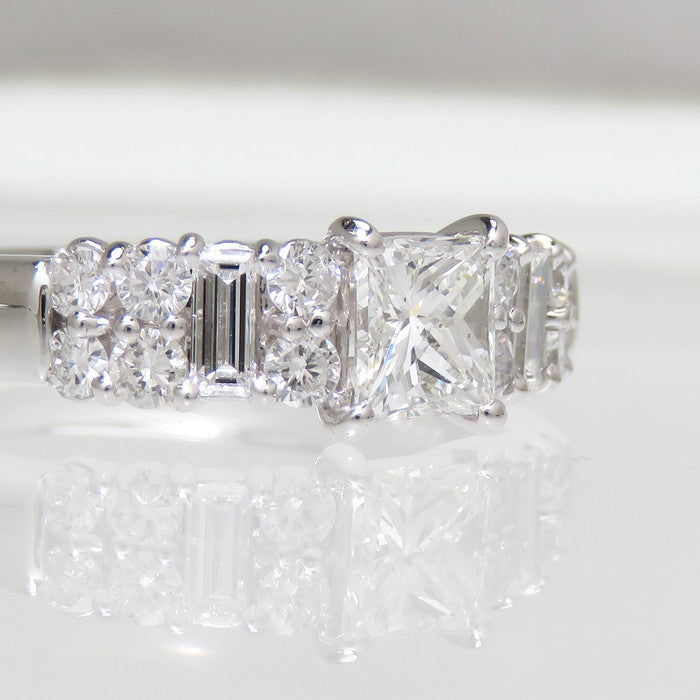 12号 中央ダイヤモンド(推定J-SIクラス)  0.530ct ダイヤモンド 計0.50ct リング・指輪 Pt900プラチナ 5.6g レディース
【中古】【真子質店】




【KKx】