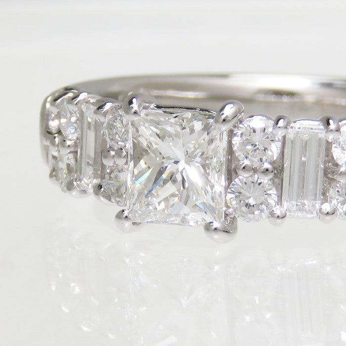 12号 中央ダイヤモンド(推定J-SIクラス)  0.530ct ダイヤモンド 計0.50ct リング・指輪 Pt900プラチナ 5.6g レディース
【中古】【真子質店】




【KKx】