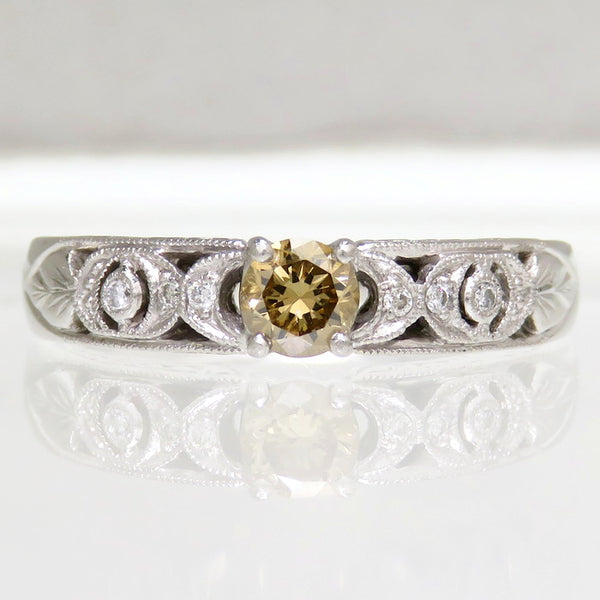 ★★最終特価品 15号 ダイヤモンド(中央/推定LB-SI1程度) 0.302ct ダイヤモンド 計0.04ct リング・指輪 Pt900プラチナ 5.6g レディース
【中古】【真子質店】




【TKMo】