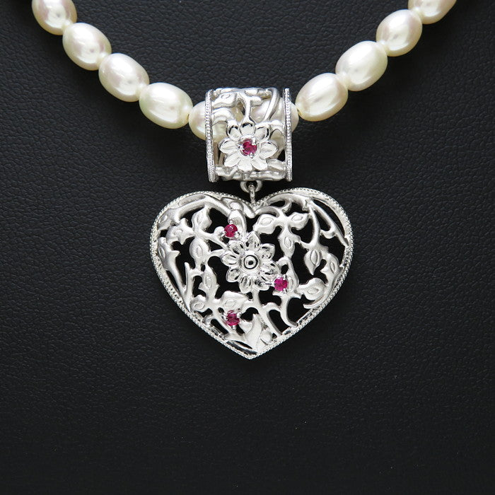 【DESIGNER JEWELRY/作家ジュエリー】 水野薫子 ハート 社外製ネックレス ルビー 計0.08ct 淡水真珠 4ｍｍ ガーネット ネックレス K18WGホワイトゴールド 18金/シルバー 21.2g 42cm レディース
【中古】【真子質店】【NN】




【MoMox】