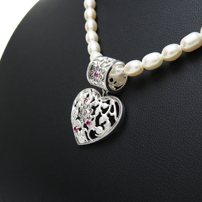 【DESIGNER JEWELRY/作家ジュエリー】 水野薫子 ハート 社外製ネックレス ルビー 計0.08ct 淡水真珠 4ｍｍ ガーネット ネックレス K18WGホワイトゴールド 18金/シルバー 21.2g 42cm レディース
【中古】【真子質店】【NN】




【MoMox】