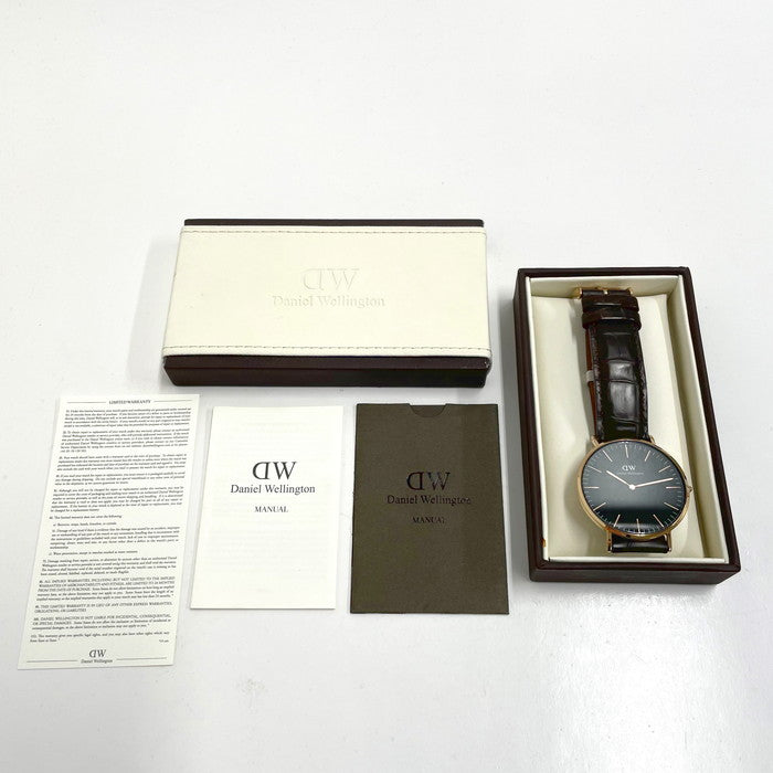 【Daniel Wellington/ダニエルウェリントン】 B40R19 クラシック 腕時計 ステンレススチール/クロコ型押し茶レザーベルト クオーツ 黒文字盤 ユニセックス
【中古】【真子質店】【NN】




【Max】