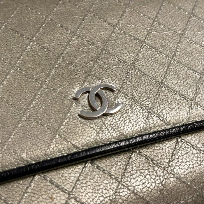 【CHANEL/シャネル】 ビコローレ ココマーク 二つ折り財布 11番台8桁 シルバー×黒 レディース【中古】【真子質店】【GN】




【IMox】