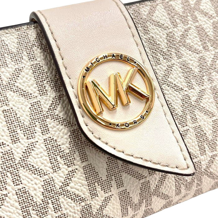 【Michael Kors/マイケルコース】 ロゴ 総柄 L字ファスナー 二つ折り財布 コーティングキャンバス アイボリー レディース【中古】【真子質店】【GD】




【Max】