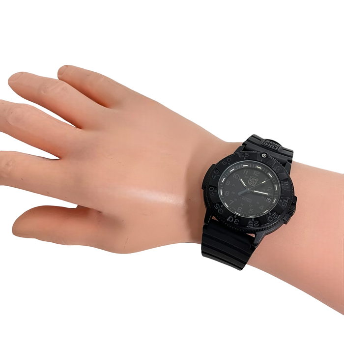 【LUMINOX/ルミノックス】 3000/3900 腕時計 カーボン/ラバー クオーツ 黒文字盤 メンズ
【中古】【真子質店】【NN】




【KK】