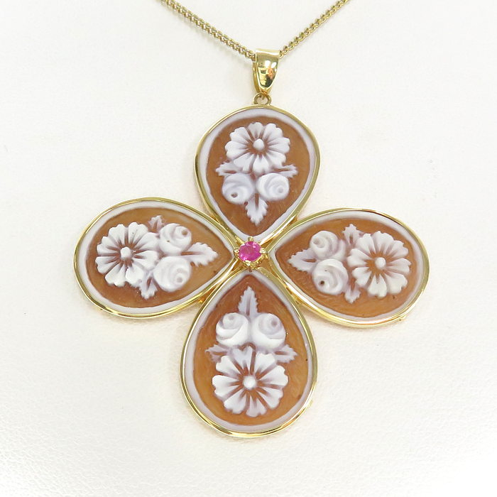 最終特価品 シェルカメオ クローバーモチーフ シェル ルビー 0.11ct  